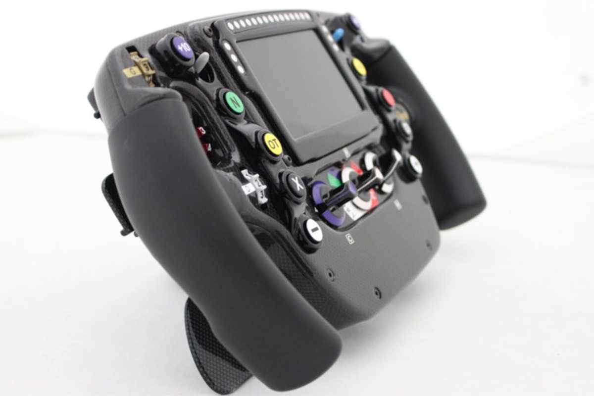 Oben die Wippe fürs Schalten, unten jene für die Kupplung