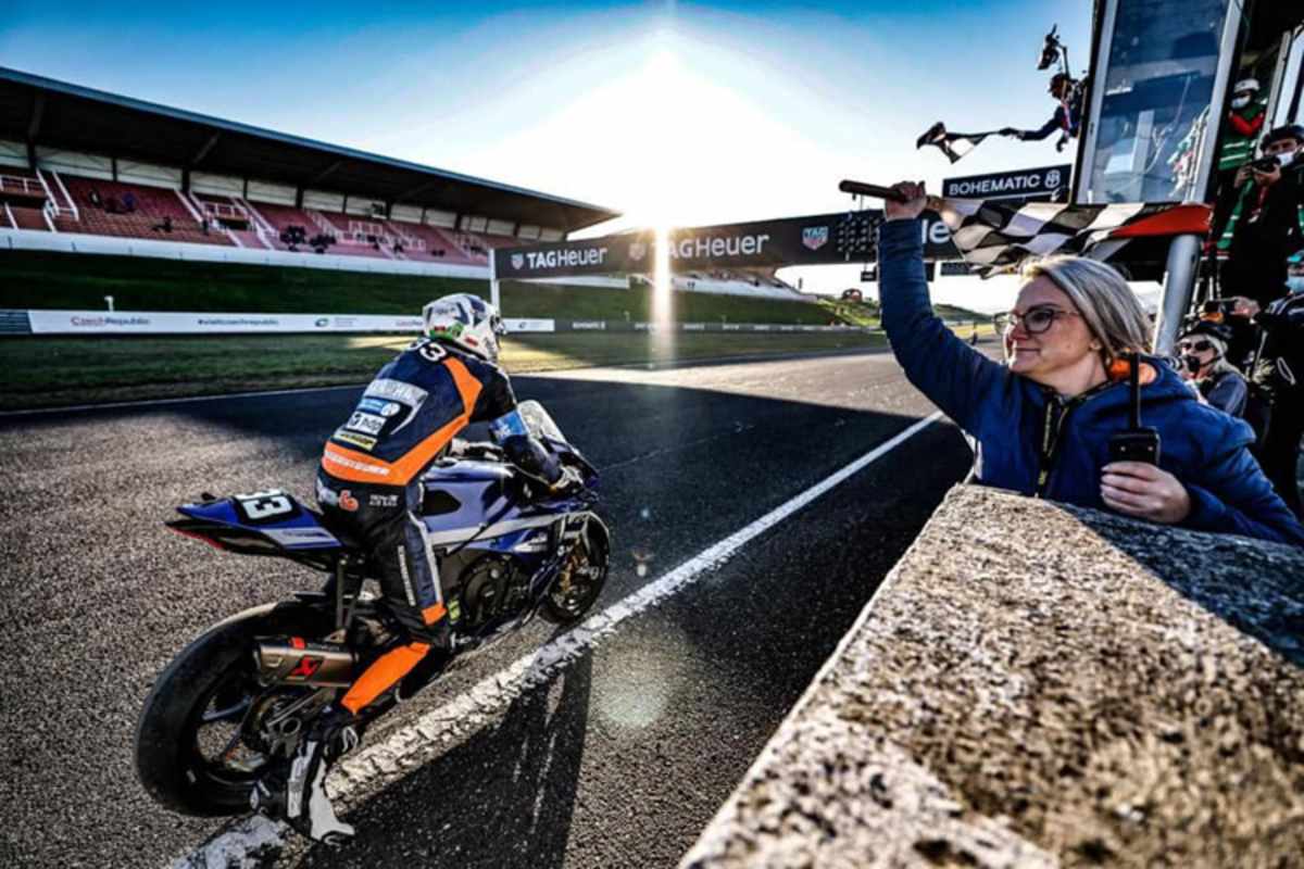 Alt schiebt durchs Ziel