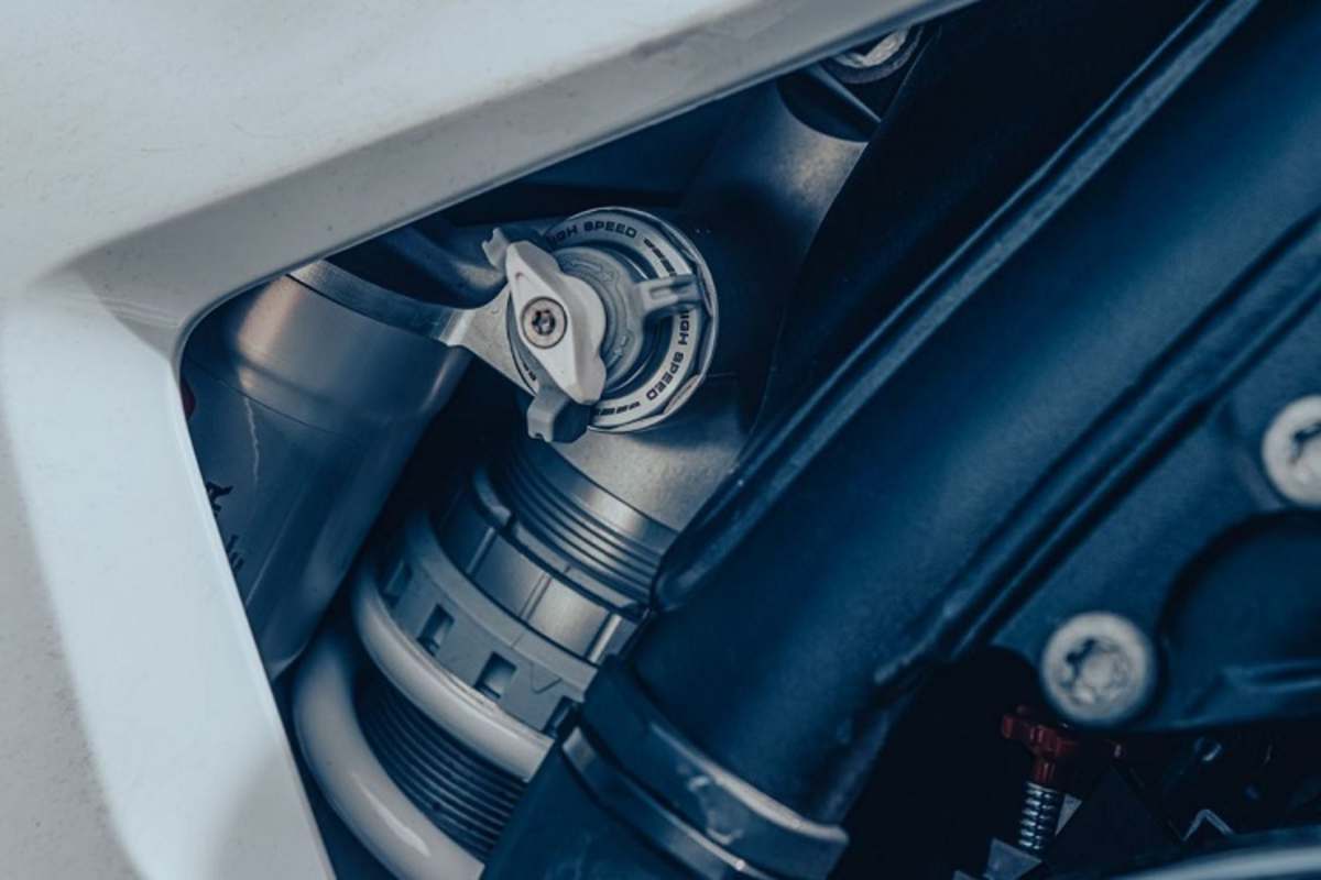 Handklicker nun auch zur einstellung der Dämpfung am PDS.-Federbein