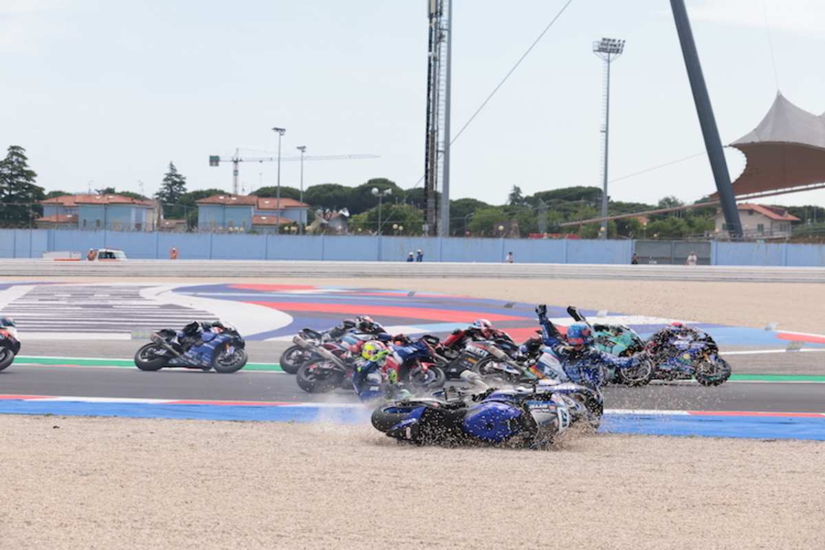 Der Sturz von Dominique Aegerter in Misano