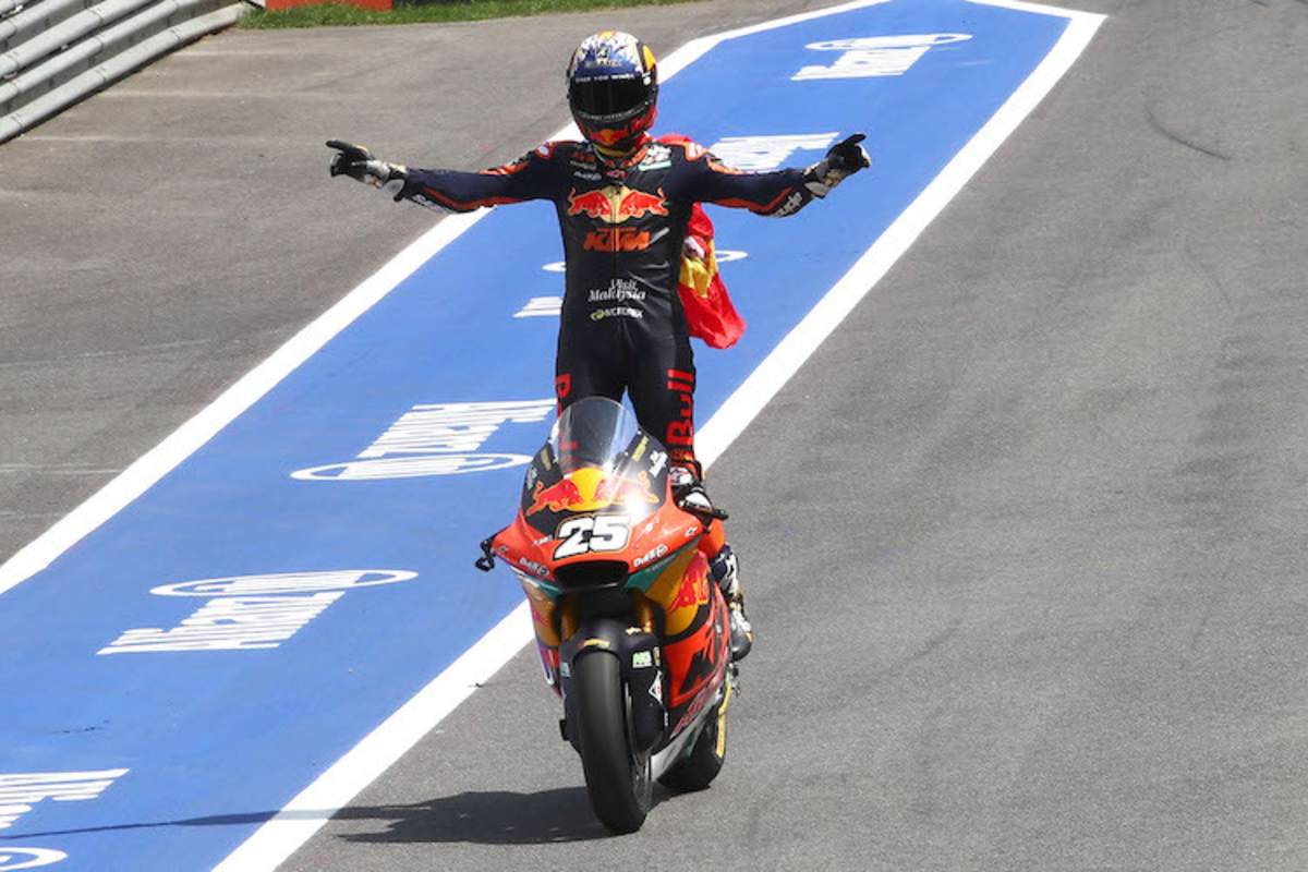 Raúl Fernández gewinnt das Rennen