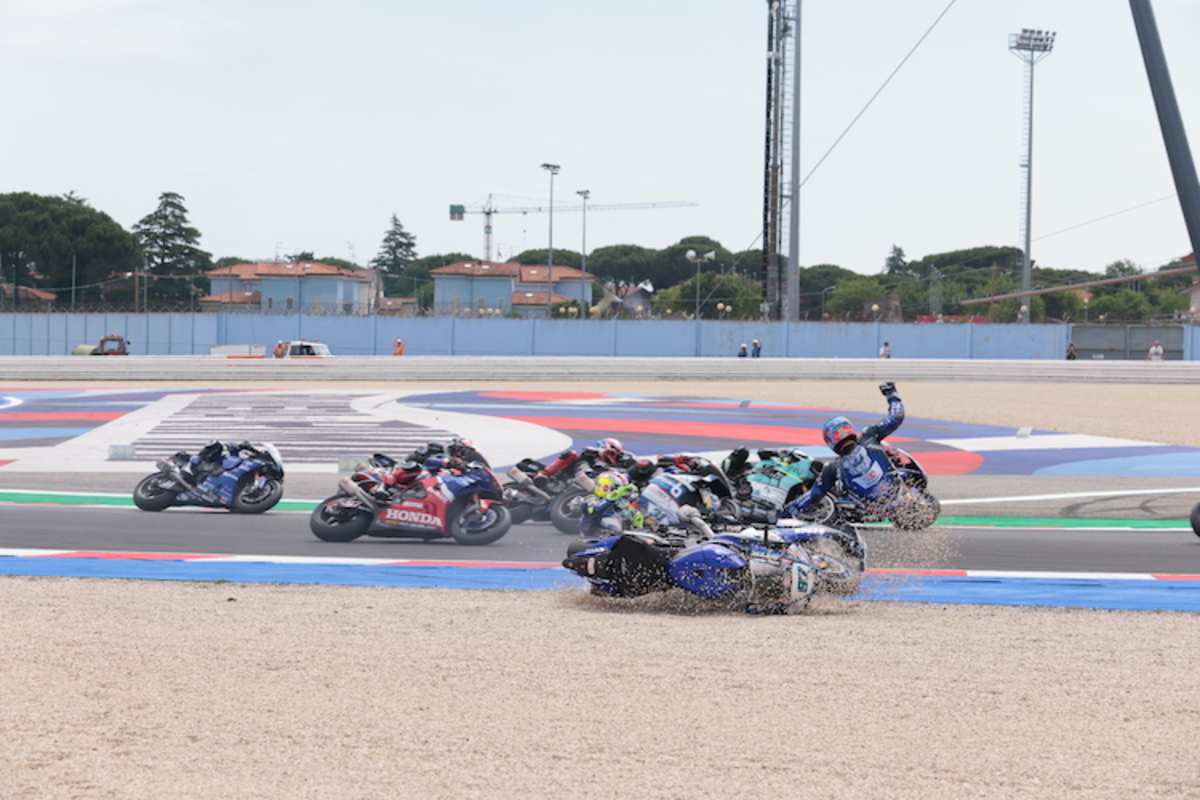 Der Sturz von Dominique Aegerter in Misano