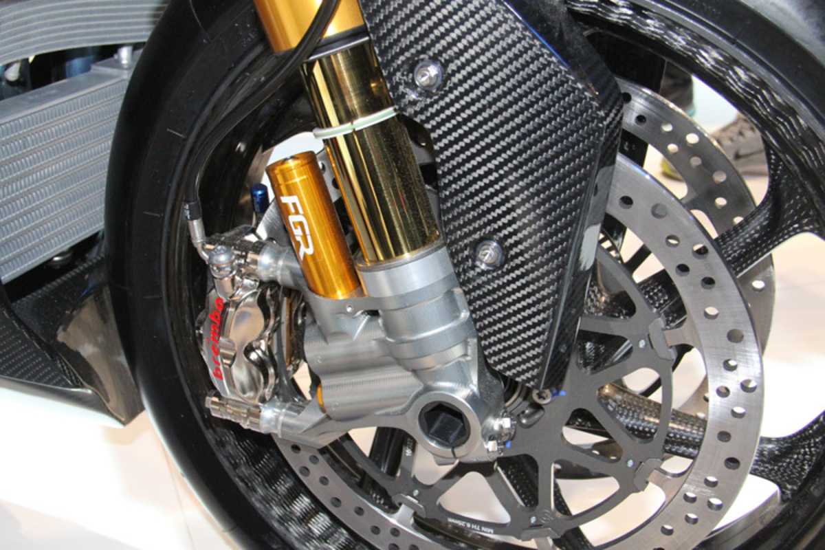 Viel gefrästes Leichtmetall: High-End auch an Federelementen und Bremsen