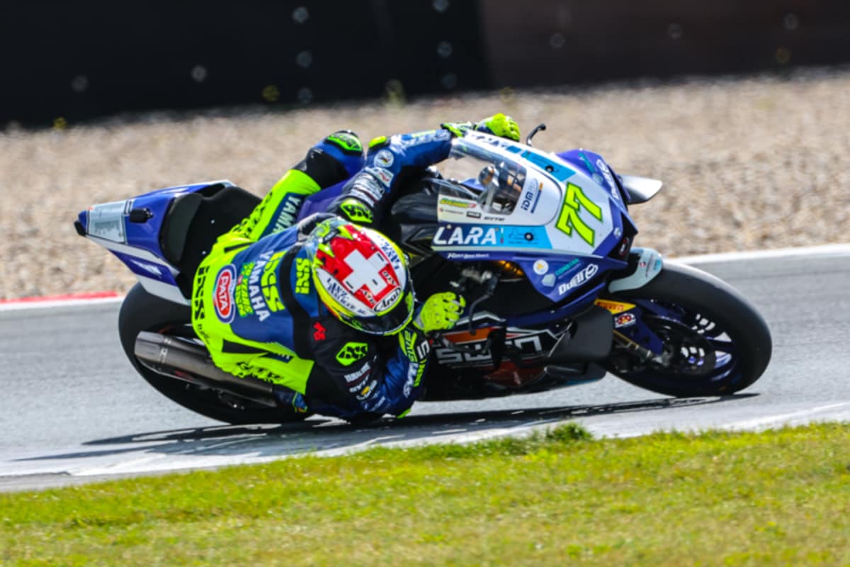 WorldSBK-Pilot Aegerter amüsiert sich beim IDM-Besuch in Assen