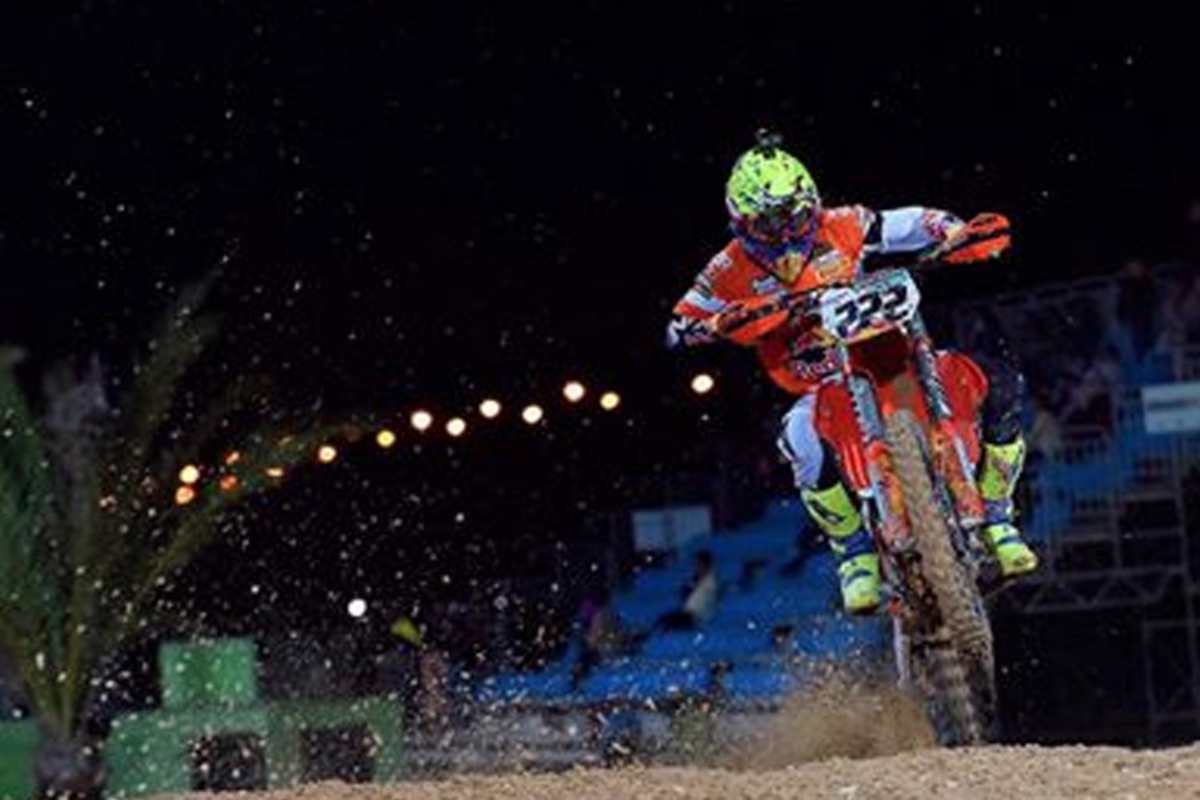 Antonio Cairoli gewinnt den Saisonauftakt in der Wüste Katars