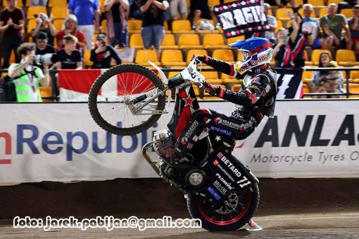 Maciej Janowski gewinnt den Auftakt in Prag