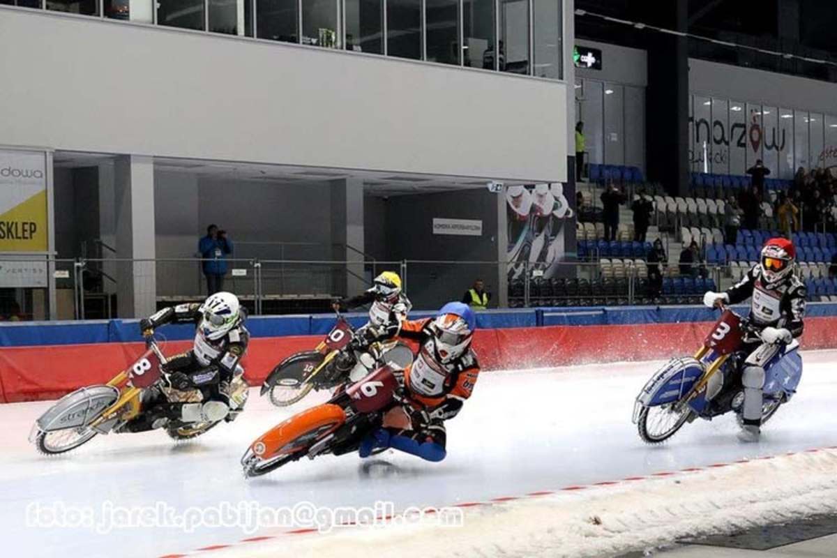 Hutla, Olsen, Mayerbüchler, Jetsonen