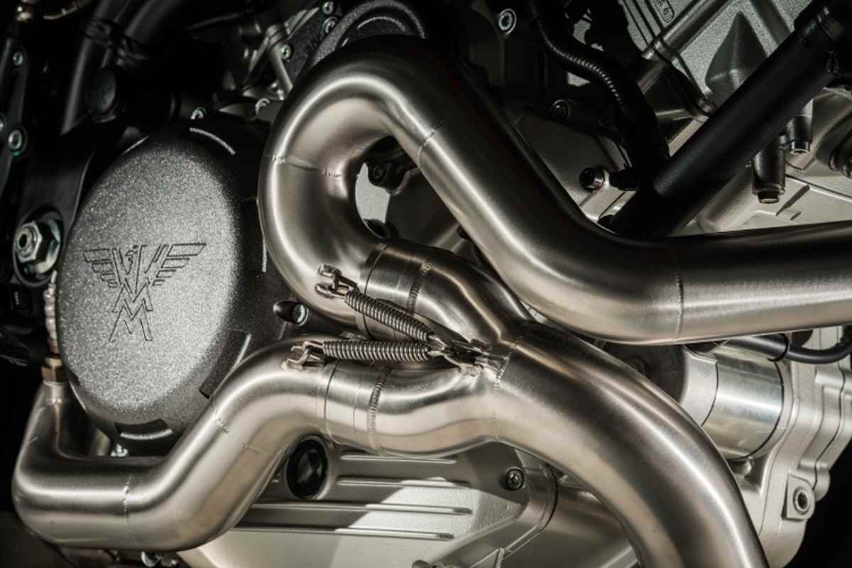 Ein Kunstwerk ist die Krümmerführung an den V2-Motoren