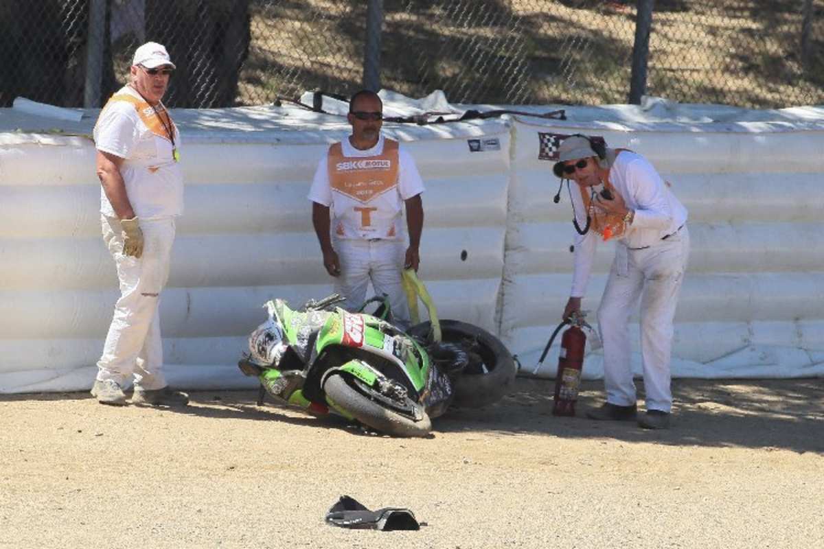 Toprak Razgatlioglu warf seine Kawasaki in Laguna Seca in den Kies