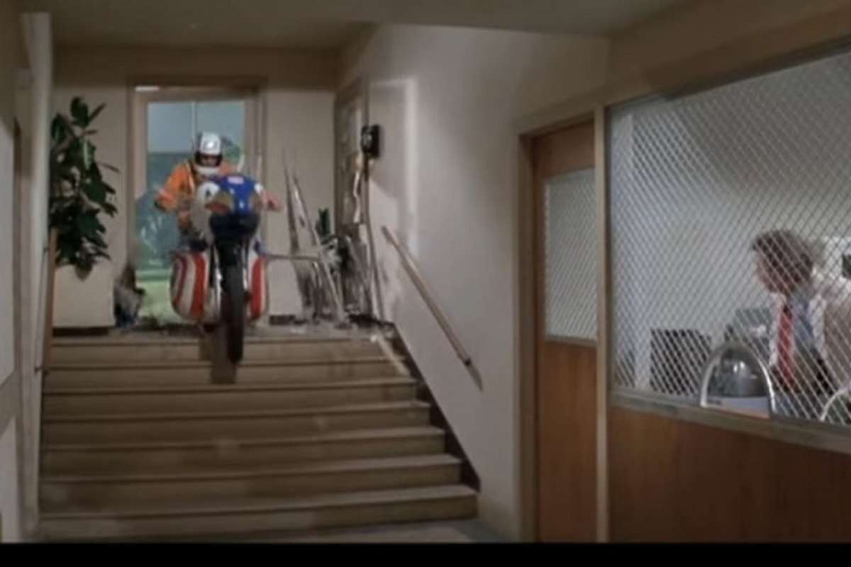 Selbstheilende Fiberglasverschalung des Stratocycle: Flügel ab, Flügel wenig später wieder dran