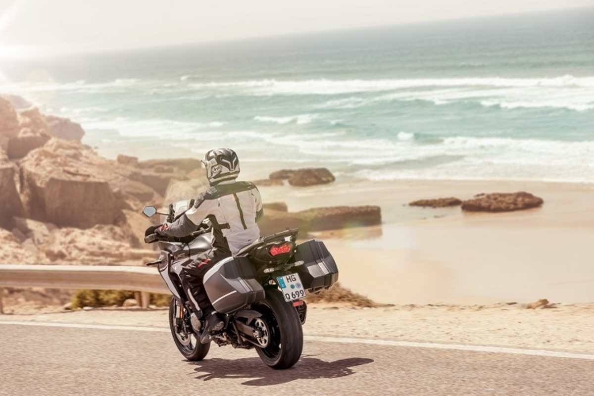 Komfortabels Touring, auch wenn die Strasse nicht ersten Güte ist: Das kann sie, die Kawasaki Versys 1000