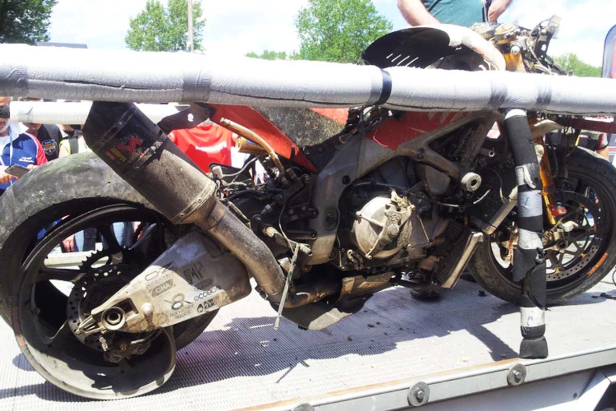 Lavertys Aprilia RSV4 ist komplett Schrott