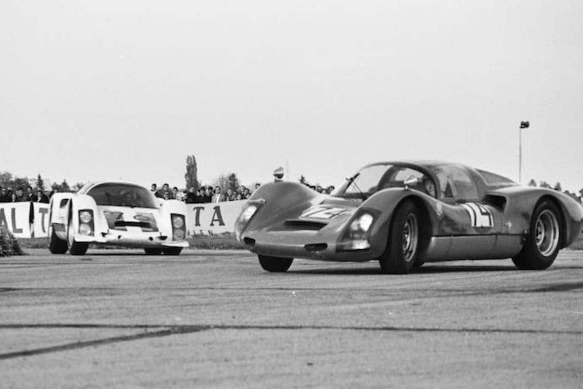 Duell am Limit: van Lennep quer, dahinter Rindt