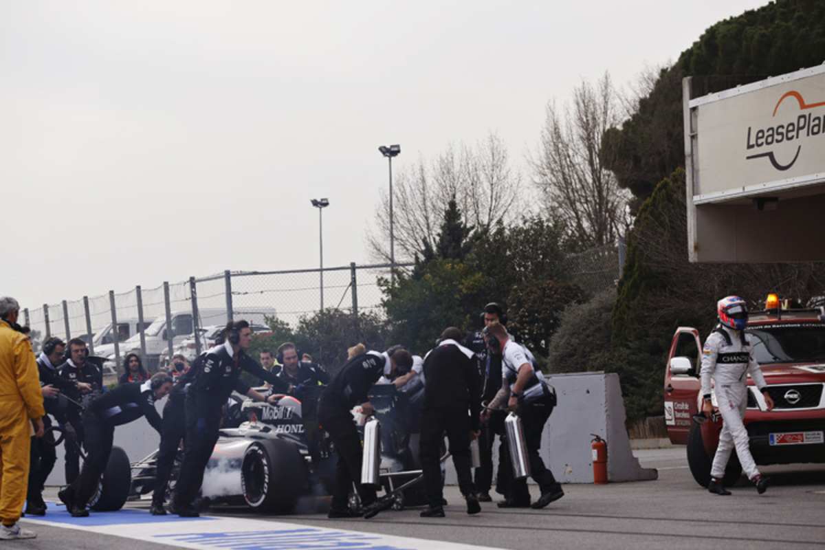 Hydraulikdefekt und kurzes Feuer am McLaren-Honda von Jenson Button