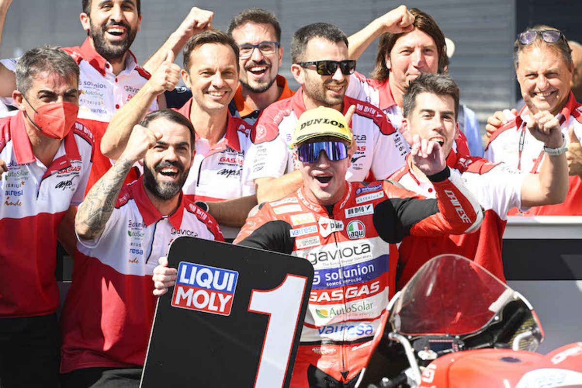 Izan Guevara gewinnt das Rennen