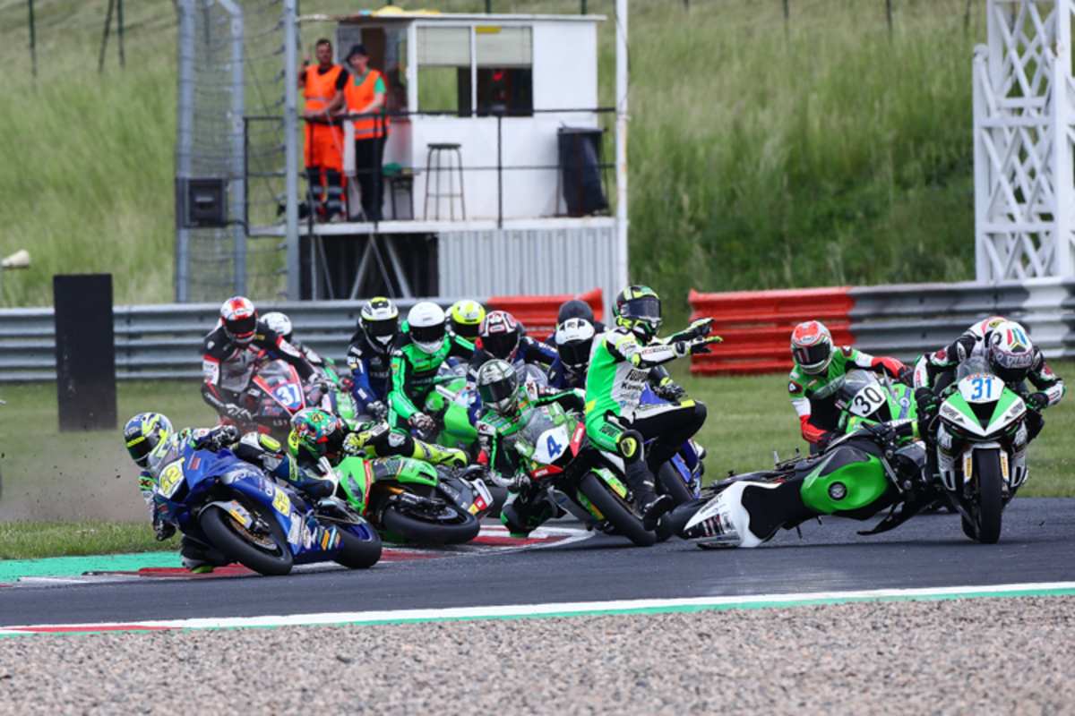 Supersport Crash in der Schikane