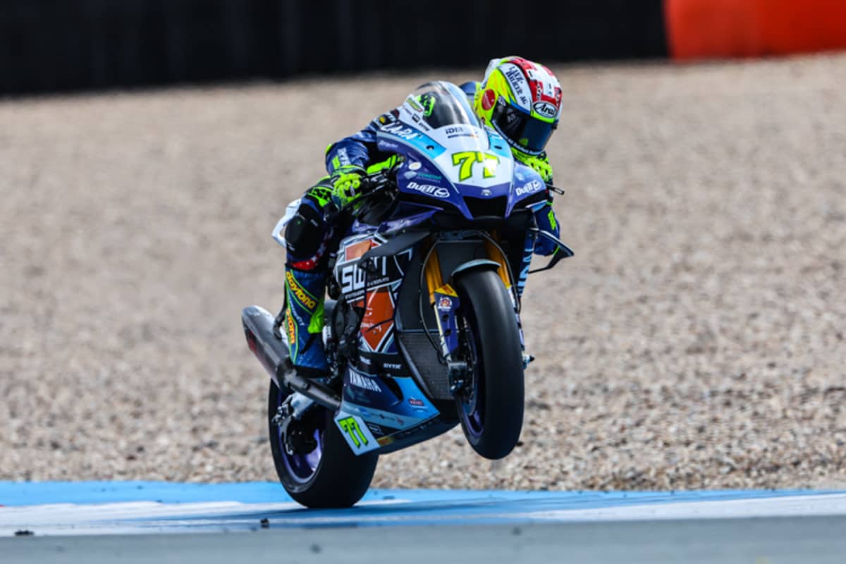 WorldSBK-Pilot Aegerter amüsiert sich beim IDM-Besuch in Assen