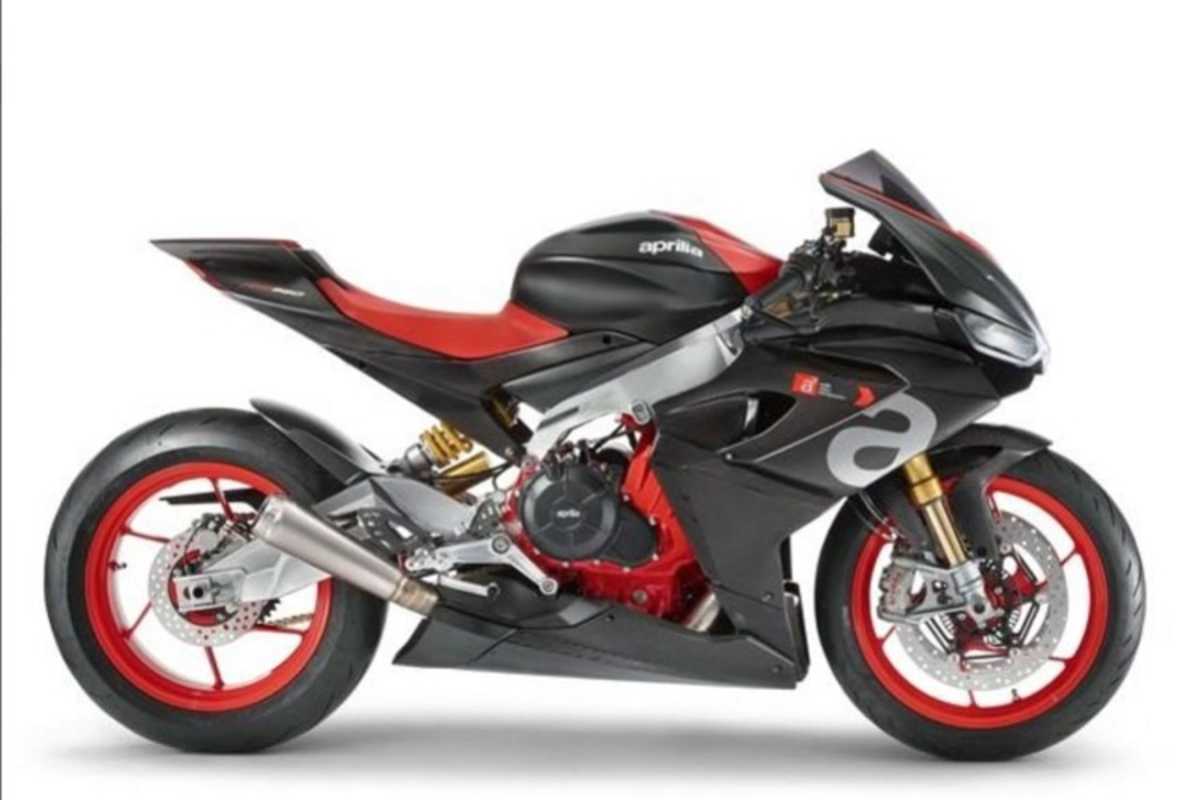 Am Prototypen durften die Techniker verbauen, was sie für richtig hielten, unter anderem Stylema-Bremszangen und eine sündhaft teure Öhlis-Gabel