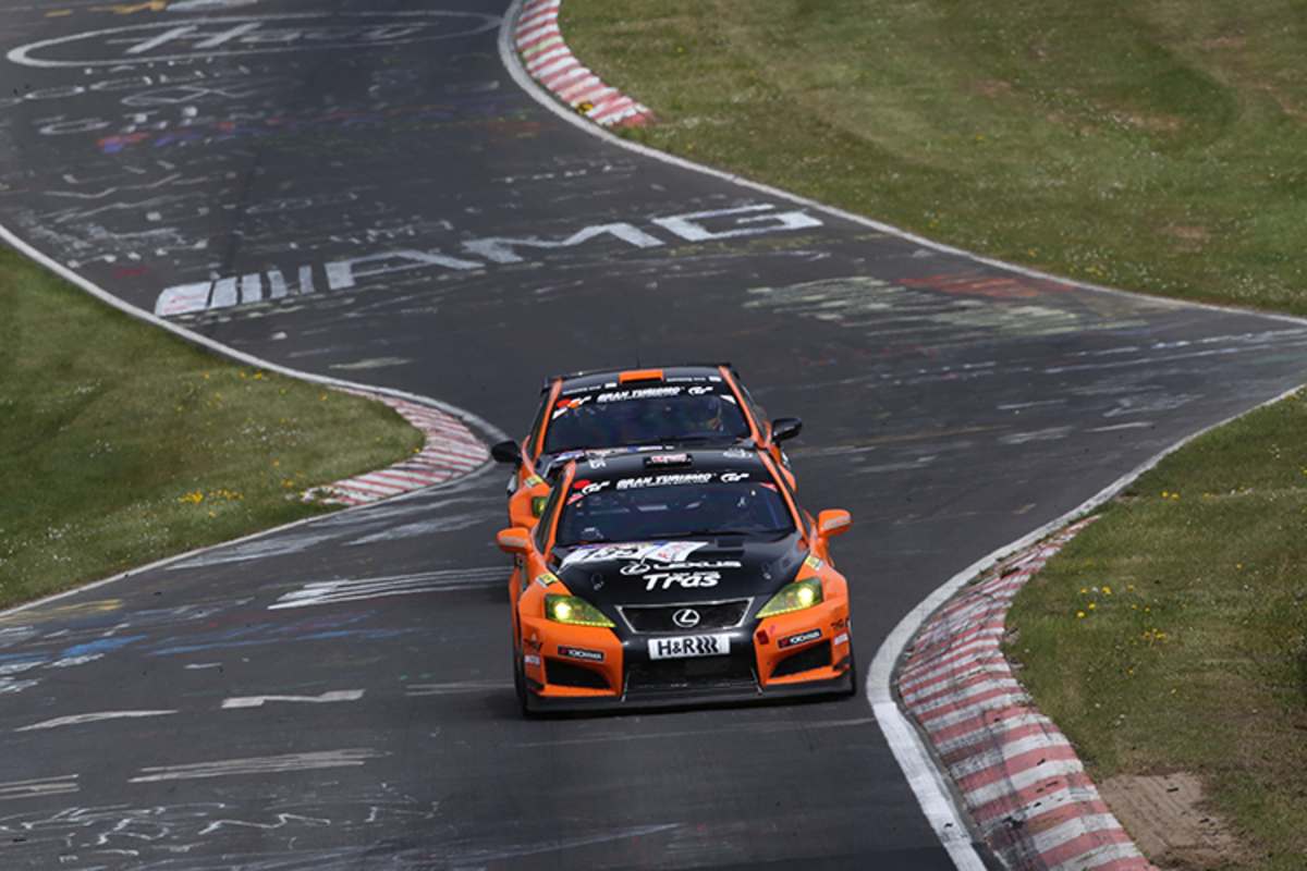 Lorenz Frey und Fredy Barth fahren auf diesem Lexus ISF