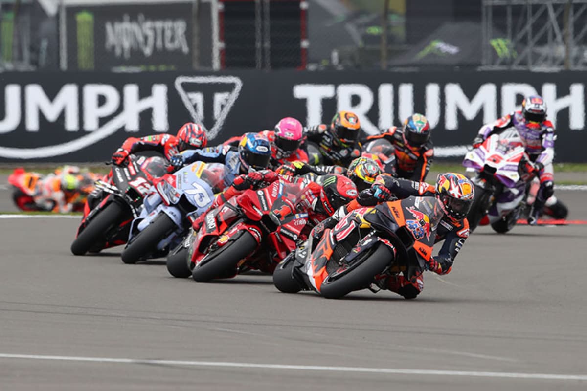 Silverstone-GP: Jack Miller (43) vor dem neuen Weltmeister Pecco Bagnaia (1) 