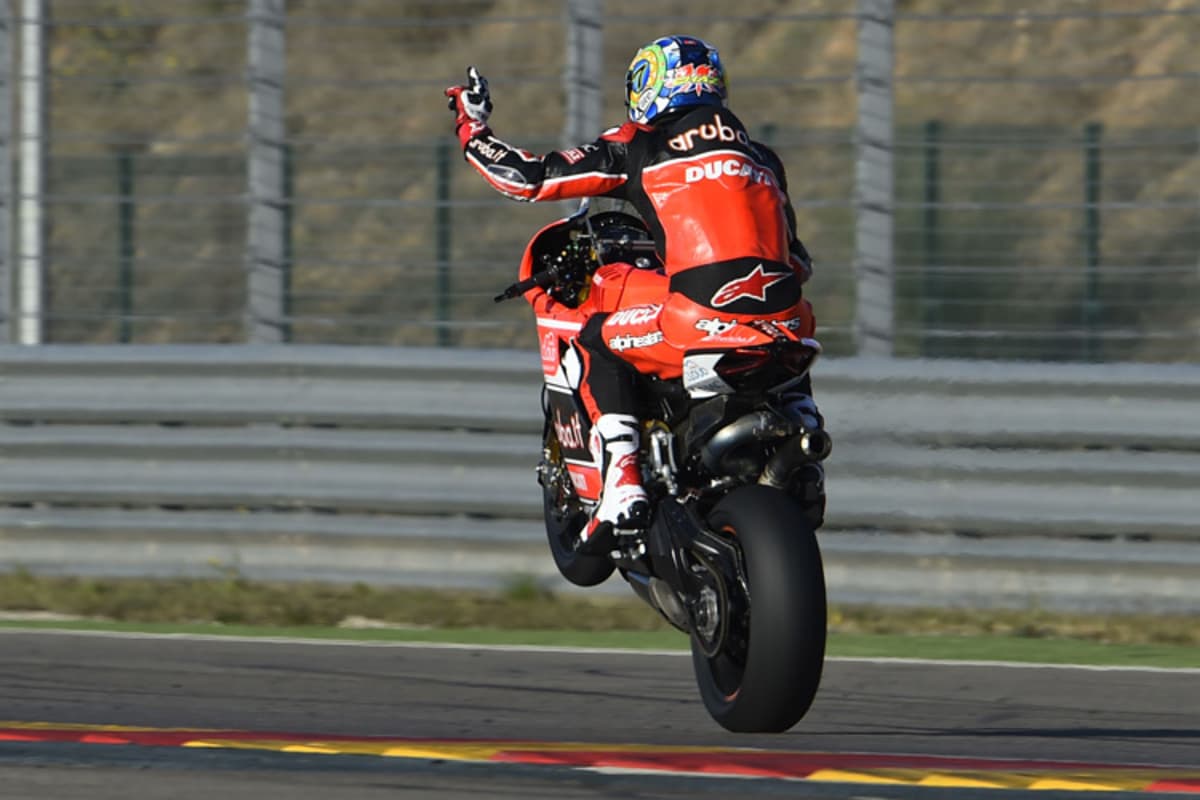 Chaz Davies grüßt die SPEEDWEEK-User