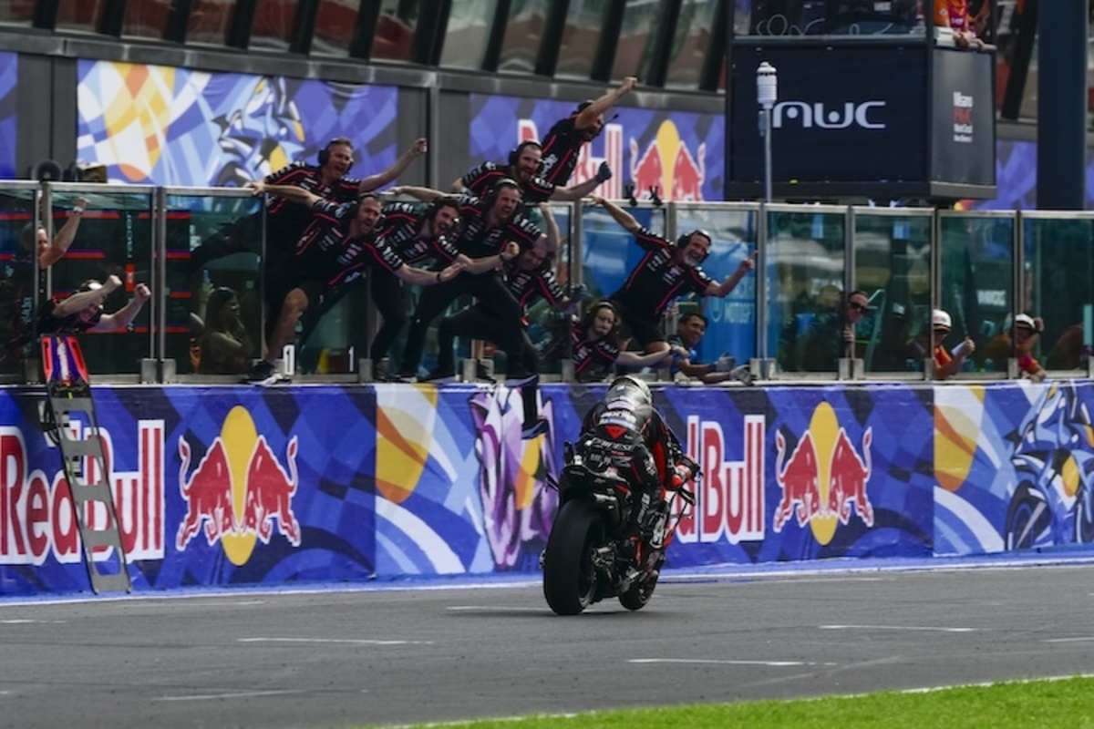 Marco Bezzecchi gewinnt das Sprint-Rennen