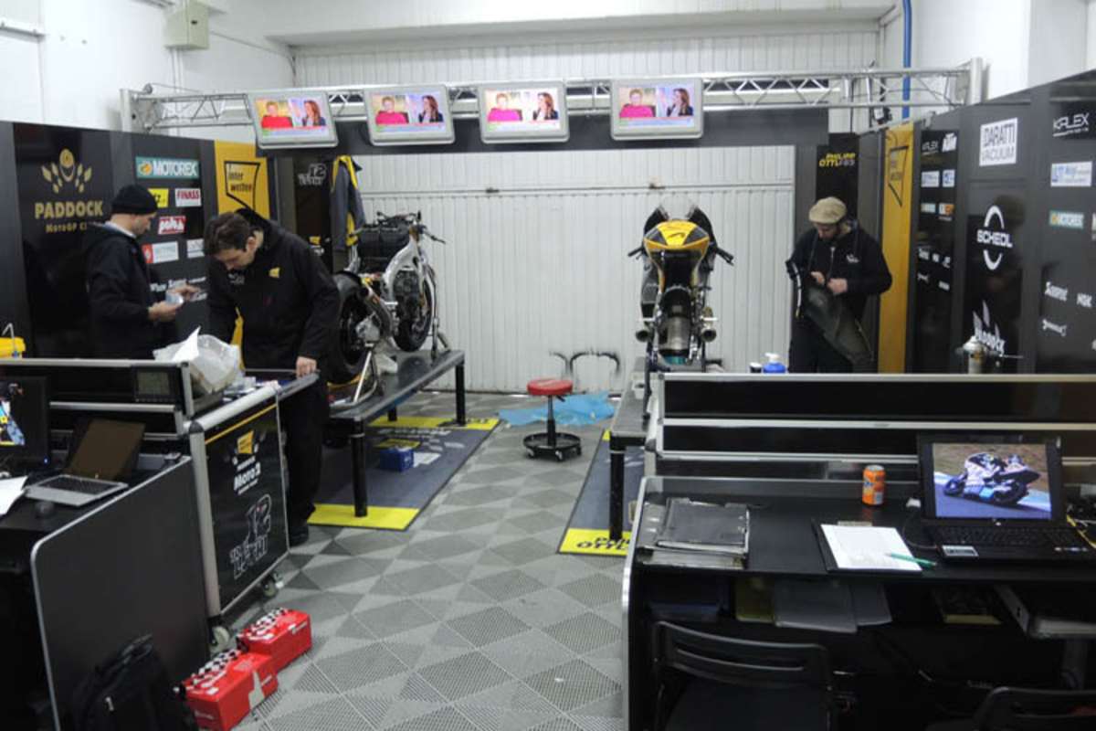 Die Interwetten-Box von Lüthi und Öttl: Starker Beginn in Valencia