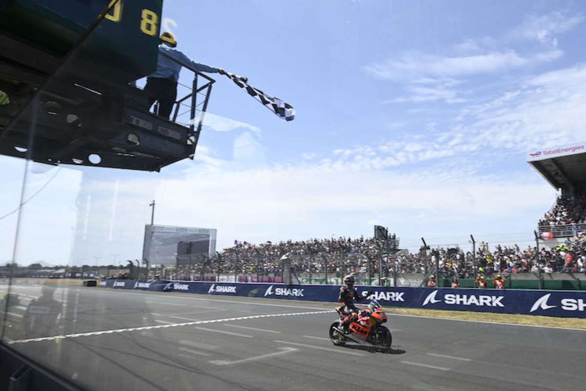 Augusto Fernandez gewinnt das Rennen