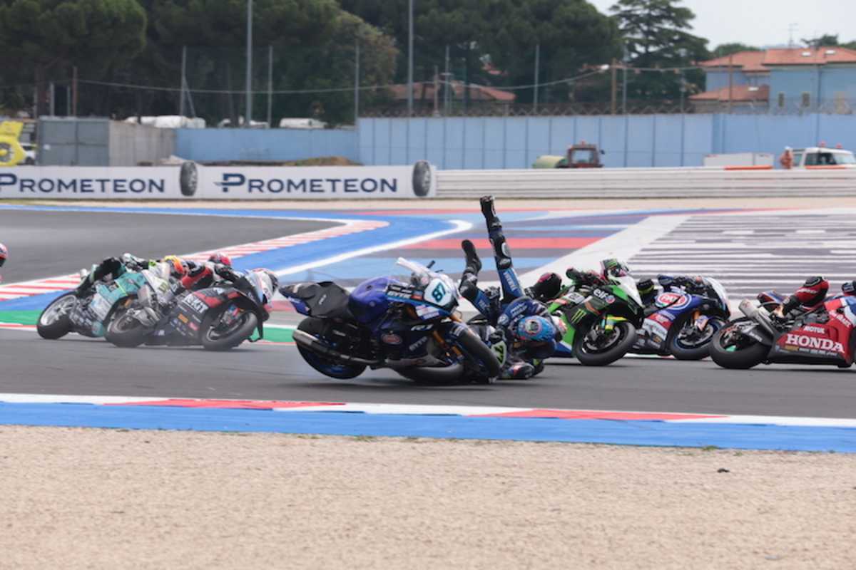 Der Sturz von Dominique Aegerter in Misano