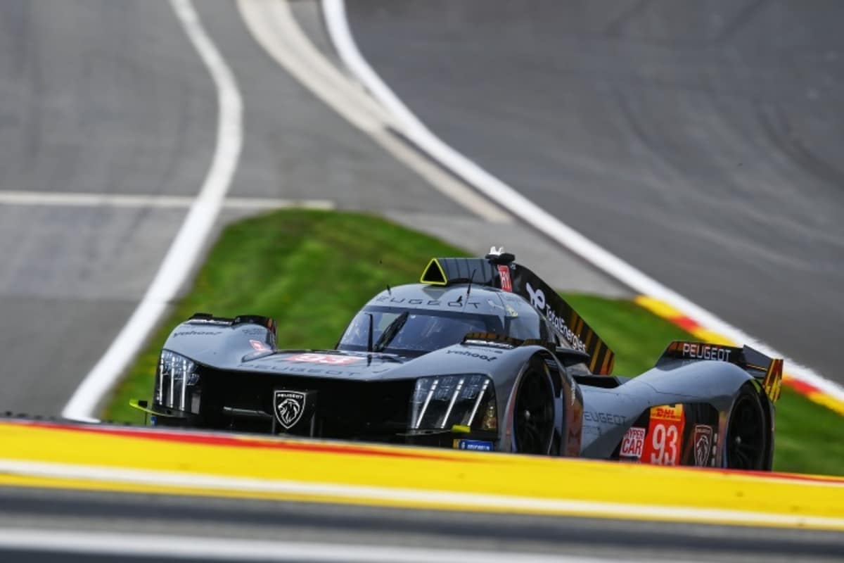 der Peugeot 9X8 in grau