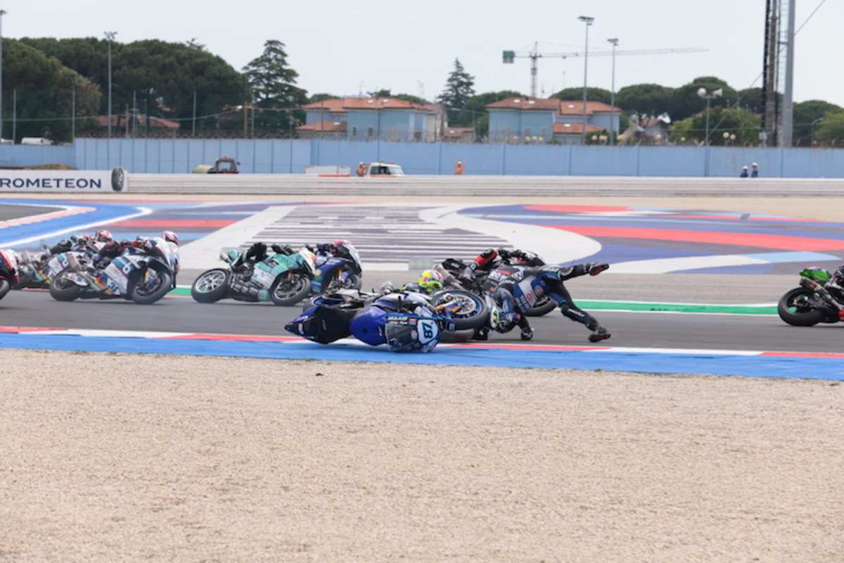 Der Sturz von Dominique Aegerter in Misano