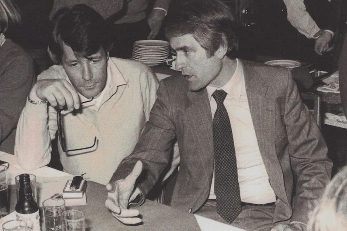 Gäb und sein Mitarbeiter Braun bei einem Abendessen 1970 Eifelrennen Nürburgring