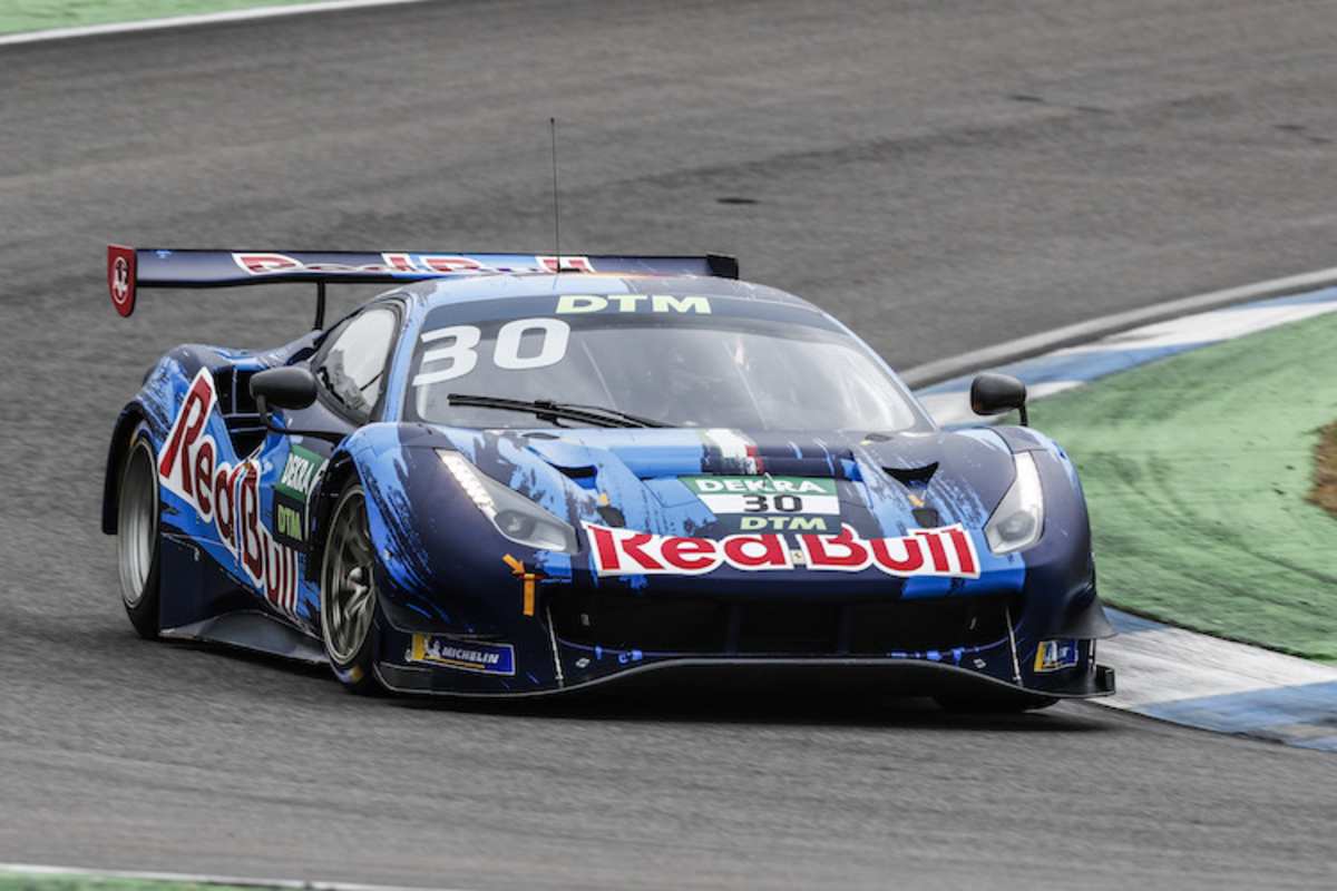 Liam Lawson im Red-Bull-Ferrari