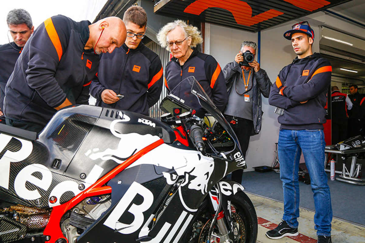 Miguel Oliveira, die KTM RC16 und Crew-Chief Guy Coulon