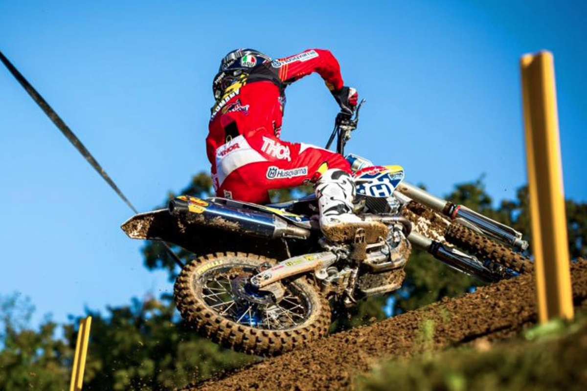 Max Nagl fährt mit gebrochenem Fuß und nach einer Flughafen-Odyssee auf Rang 3 im ersten Lauf