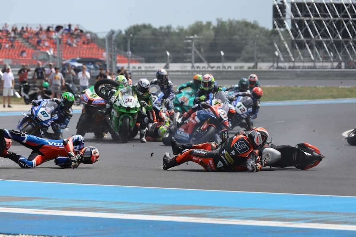 Massenunfall auf dem Balaton Park Circuit