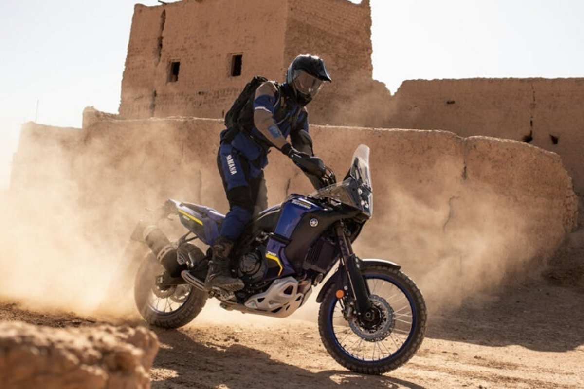 Robuster Motorschutz, seitlich tief positionierte Tanks mit zusammen 23 Litern Inhalt: Wüste, ich komme!