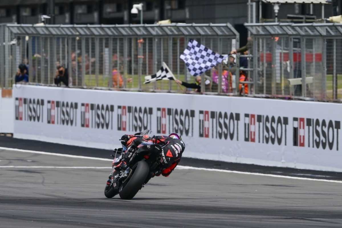 Marco Bezzecchi gewinnt das Rennen