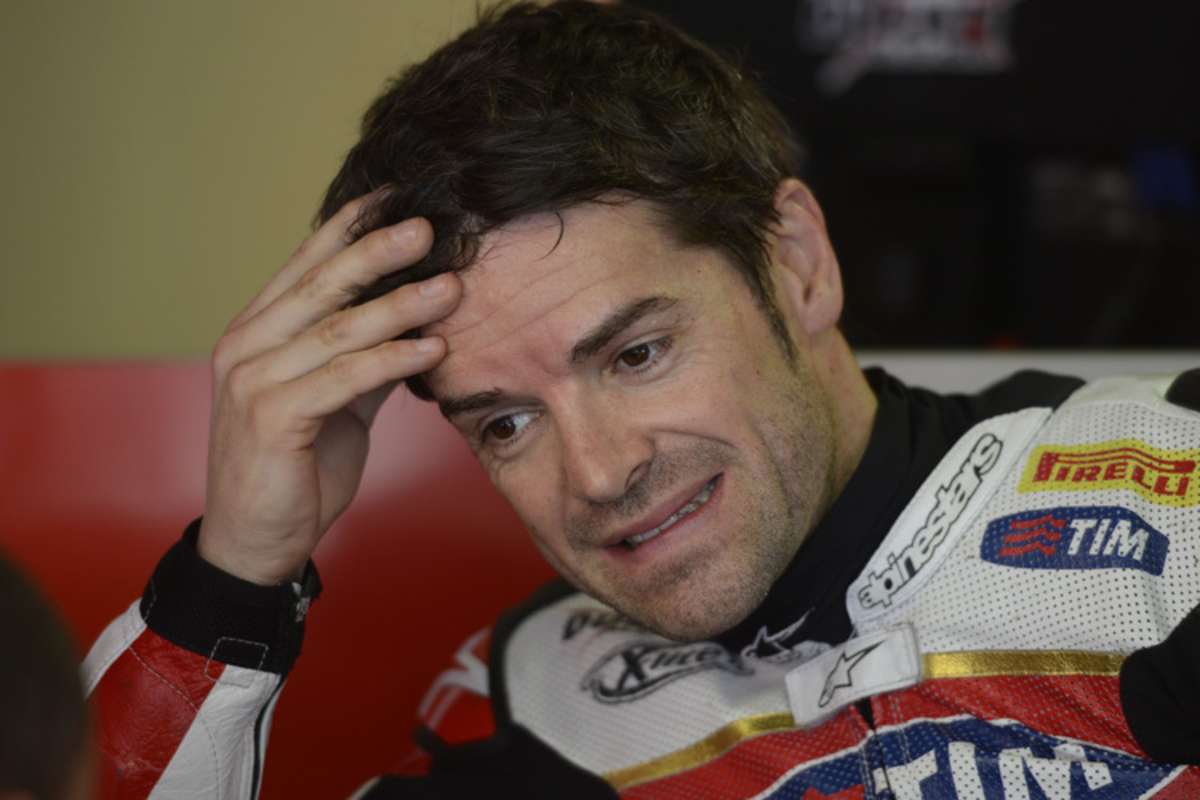 Carlos Checa sind die Sorgenfalten anzusehen