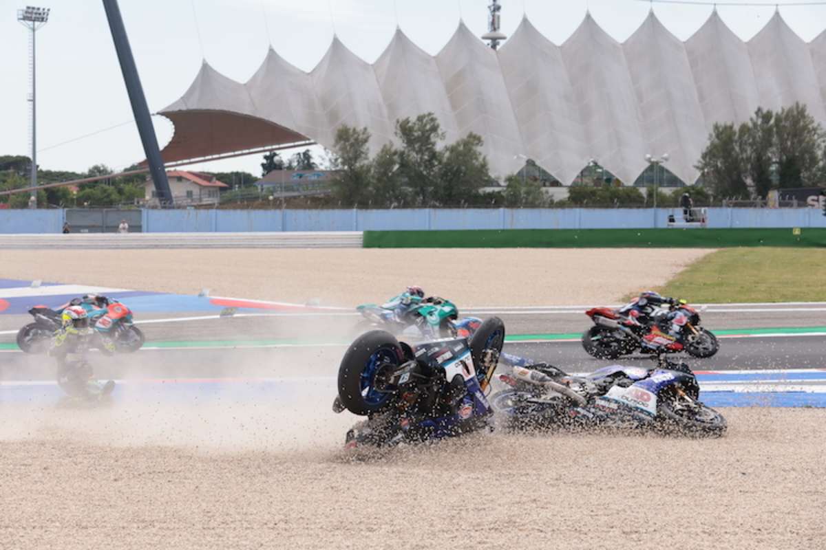 Der Sturz von Dominique Aegerter in Misano