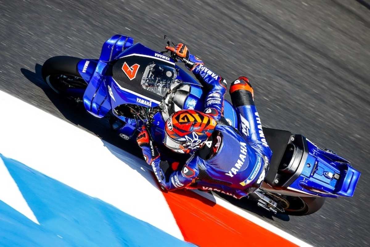 Augusto Fernandez mit der V4-Yamaha