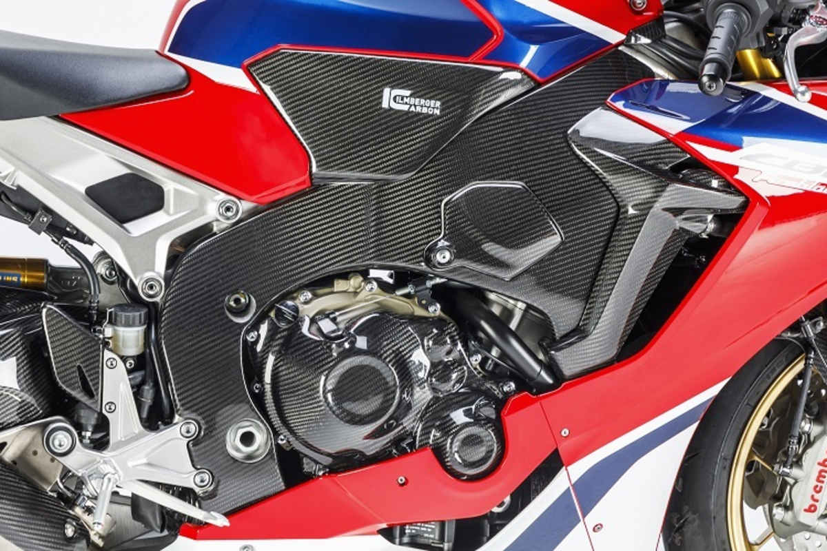 Grossflächige Carbonprotektoren schützen bei einem Sturz Rahmen und Motorgehäuse