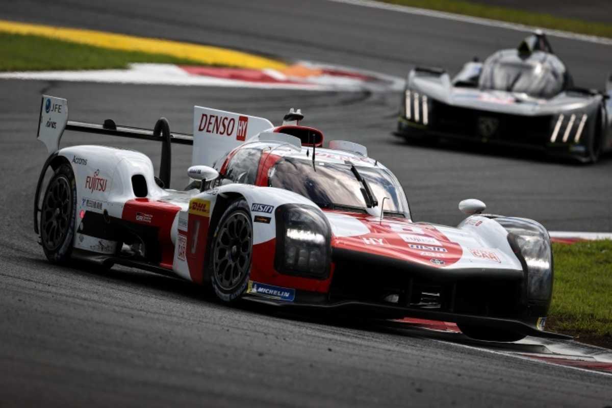 Toyota GR010 Hybrid vor Peugeot 9X8