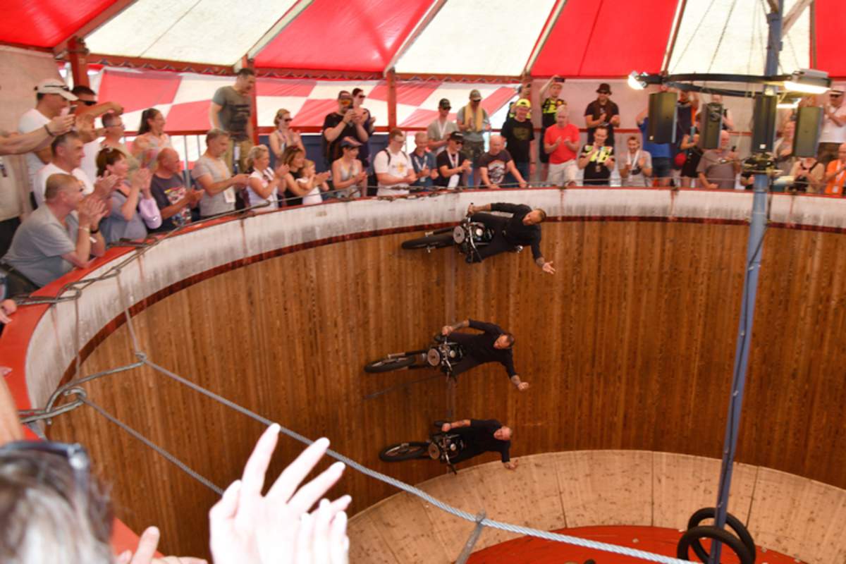 Indians in der Steilwand