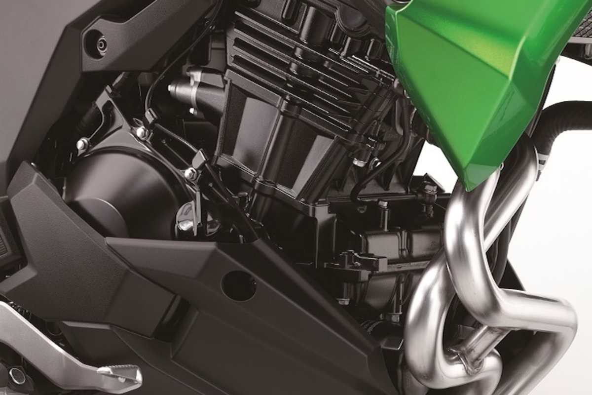 Kompakter Zweizylindermotor mit Ausgleichswelle und verschlungener Krümmerführung