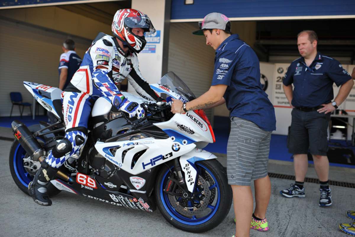 Lucy Glöckner montierte für Reich extra einen neuen Reifen