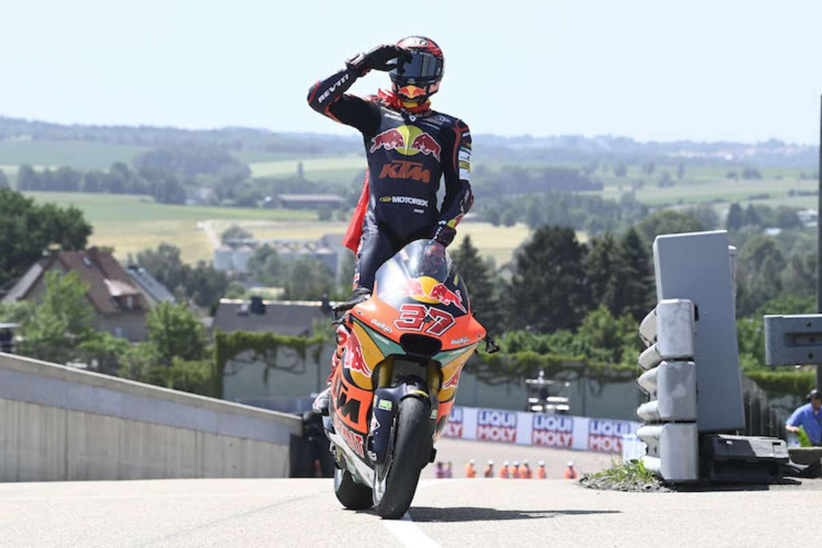 Augusto Fernandez gewinnt das Rennen