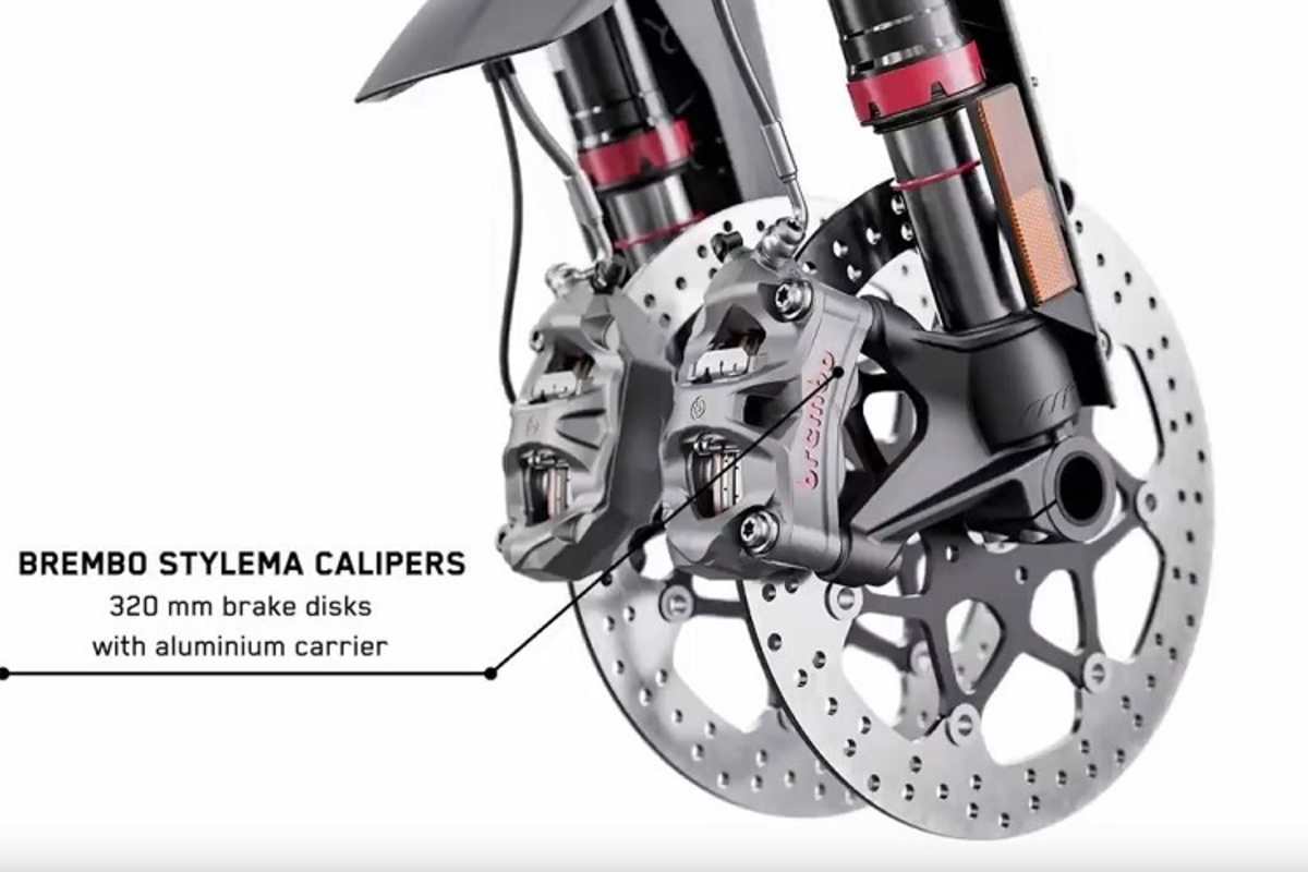 Hochwertigste Komponenten von Brembo bilden die vordere Bremsanlage
