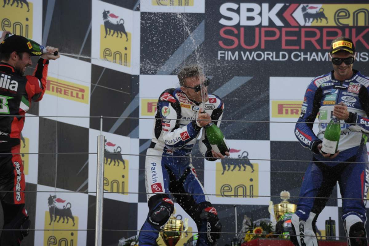 Mit Chaz Davies gewann Rovelli 2012 auf dem Nürburgring auf Aprilia bei den Superbikes