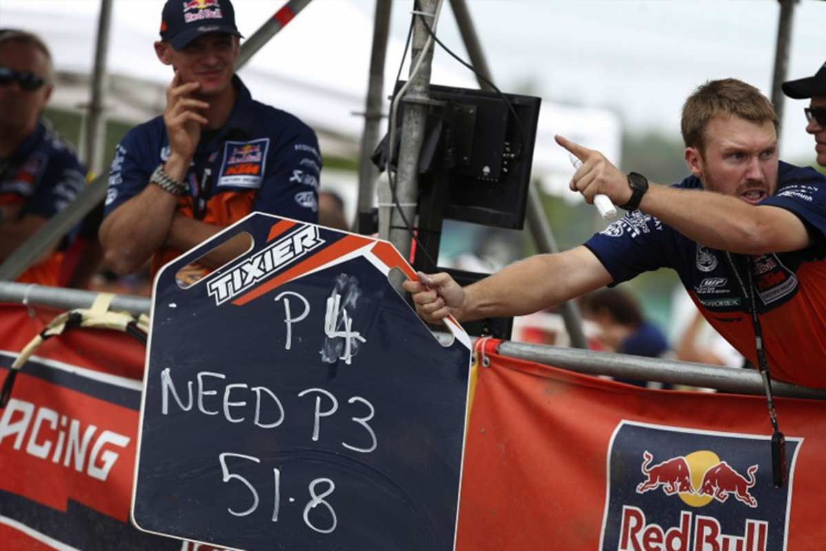 Zu diesem Zeitpunkt war noch Jeffrey Herlings noch virtueller Weltmeister, «Du brauchts Platz 3» steht auf Tixiers Anzeigetafel